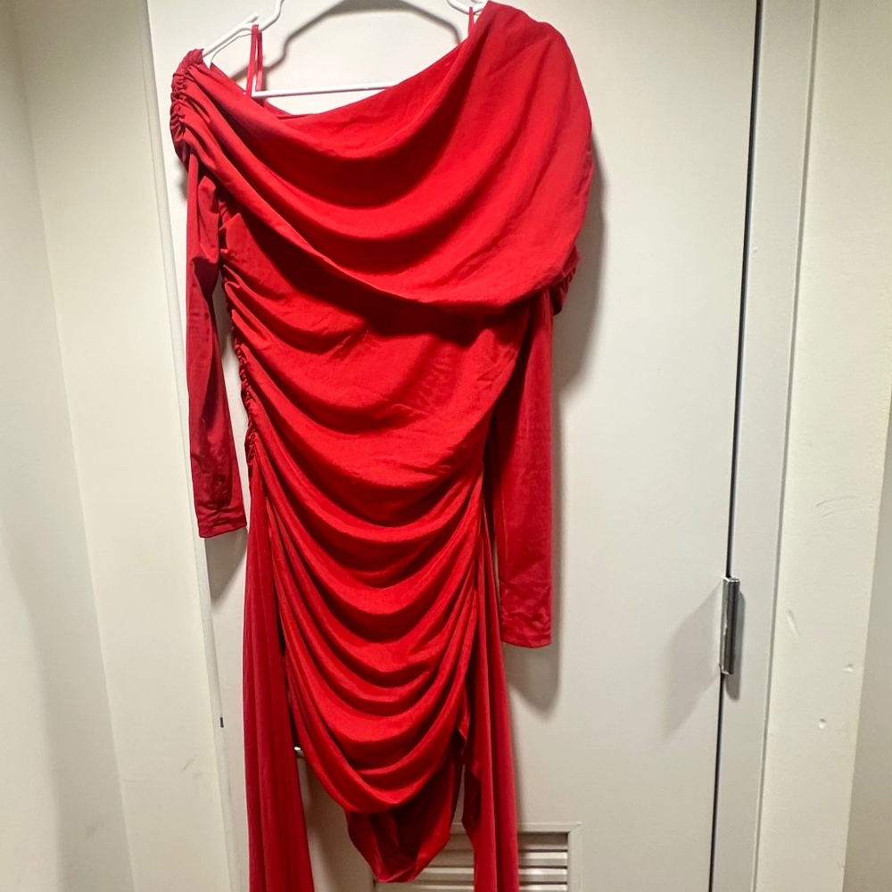 Red One-Shoulder Ruched Mini Dress - Picture 4 of 4